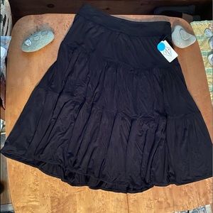 NWT Elastic Waist Black Flowy Skirt size M